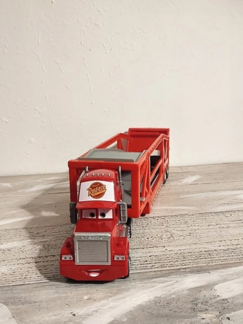 Disney Pixar Cars Mack Truck Transporter 2017  Mattel Lightning 17 inches long